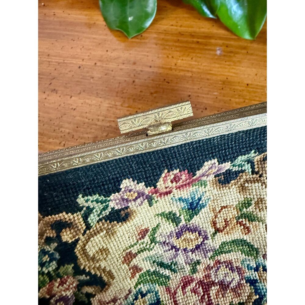 Vintage Petit Point Floral Needlepoint Purse Navy Blue Gold Tone Chain Handbag - Picture 3 of 9